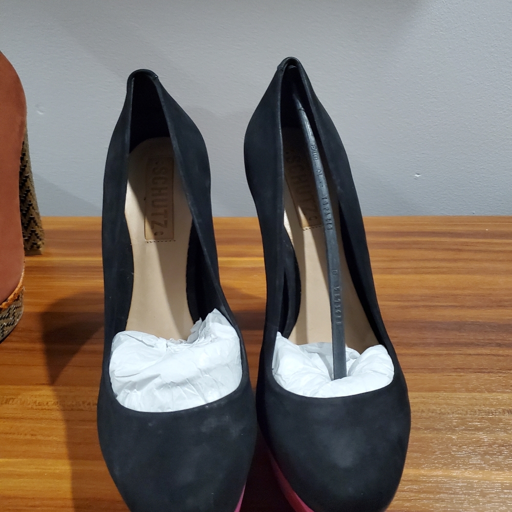Shoes - Picture 7 of 9
